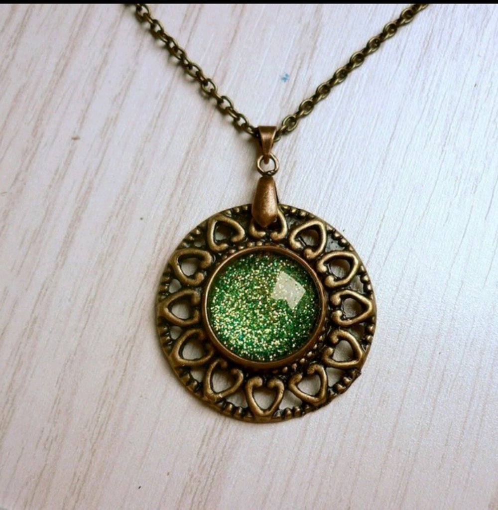 Amulett Kette Glitzer grün Sonne Ornament Ethno Vintage Goa ::  Kleiderkorb.at