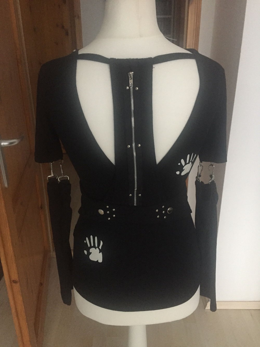 Gothic Shirt mit Karabiner Kette Nieten 