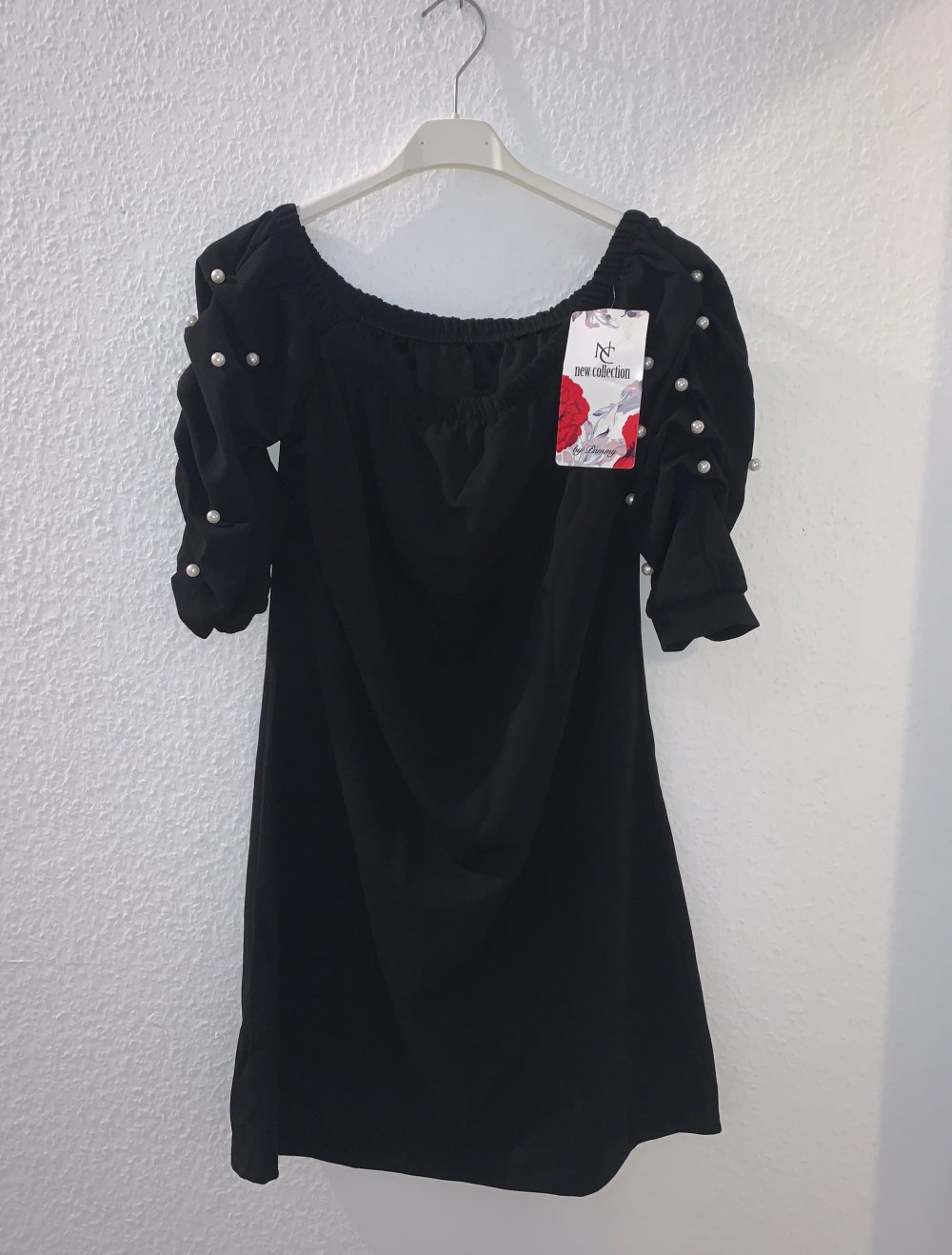 Kleid mit Perlen