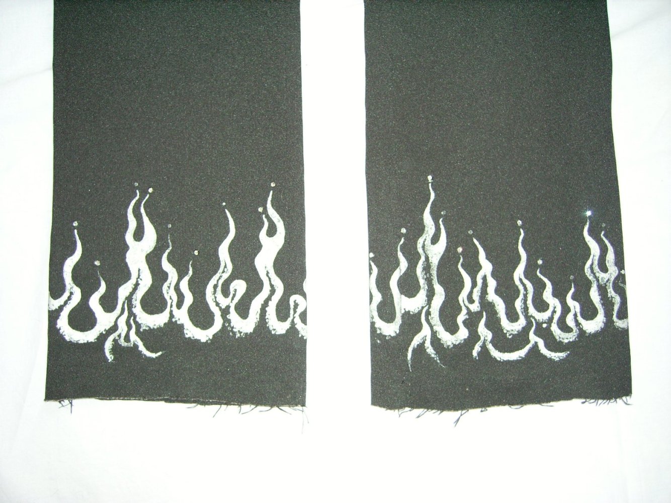 Schwarze Designerstoffhose Bühnenoutfit Flammendetails True Vintage 90er Strass