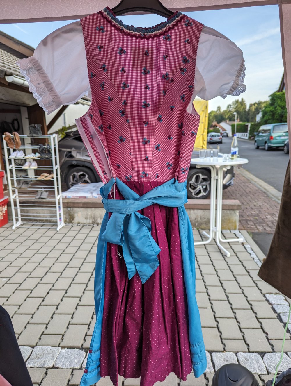 Hochwertiges Dirndl kariert und gepunktet mit Bluse