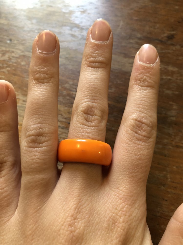 Breiter orangener Ring