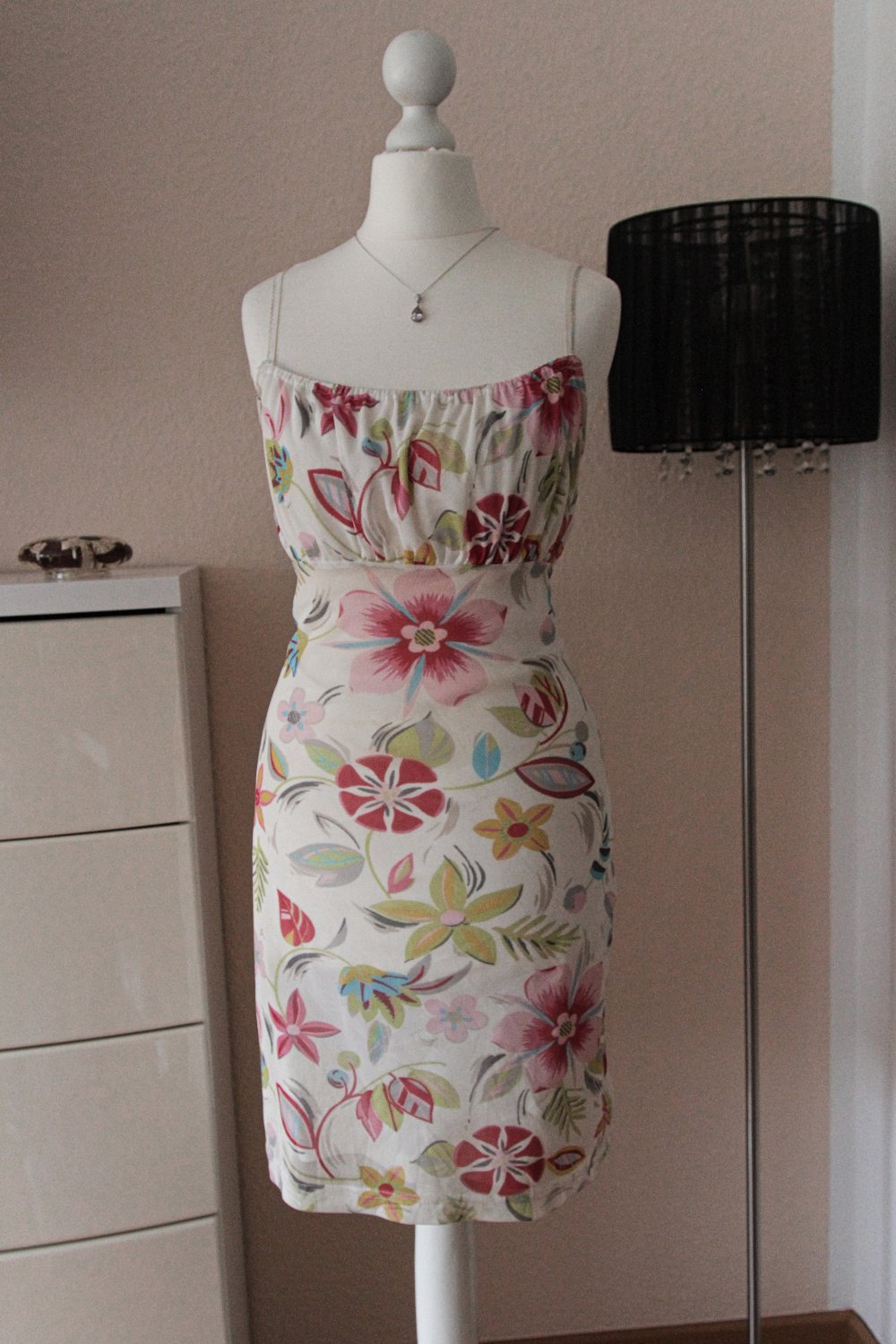 Hübsches Sommerkleid, Kleid, Blumenmuster, floral, S, 36