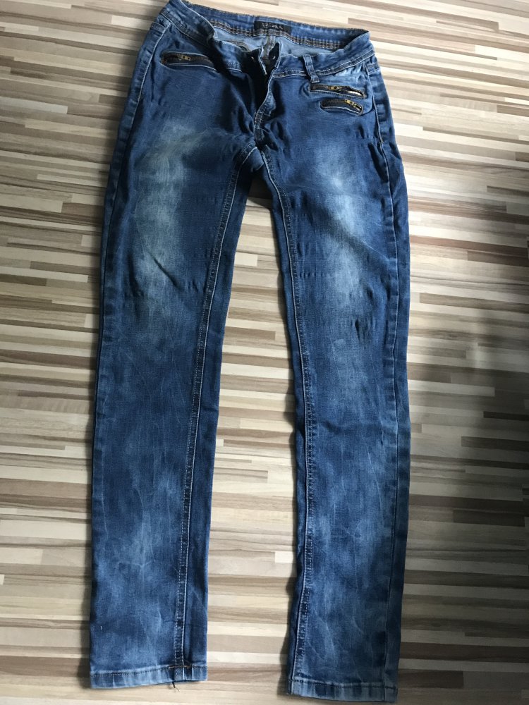 Dunkle Jeans 