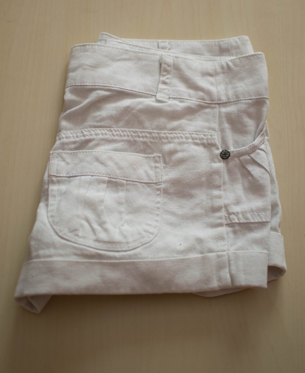 Weiße Shorts zu verkaufen