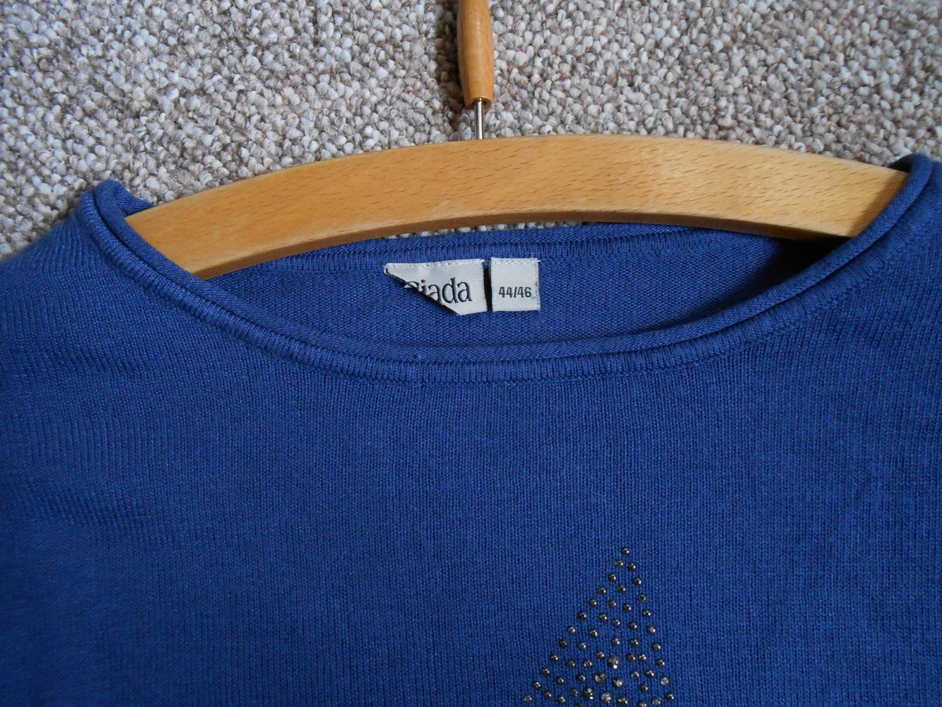 Blauer Pullover mit Stern